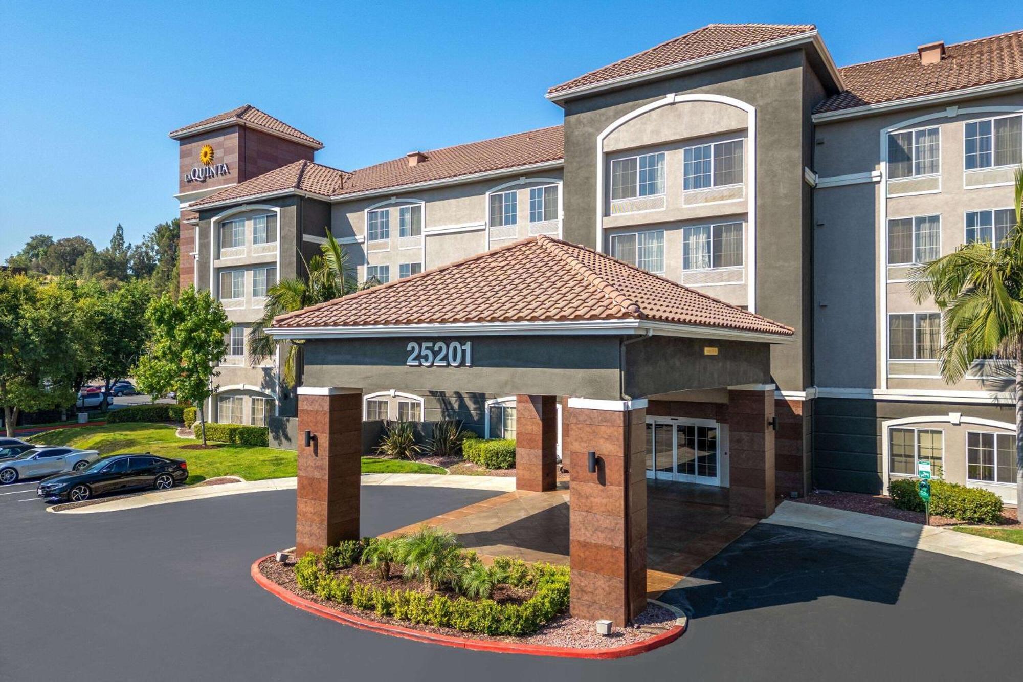 فندق لا كوينتا إن آند سويتس باي ويندام سانتا كلاريتا - فالنسيا Stevenson Ranch المظهر الخارجي الصورة